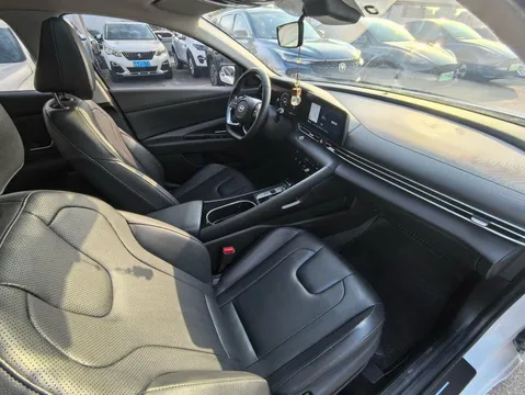 Hyundai Elantra (Avante)