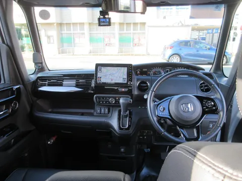 Honda N-BOX Custom
