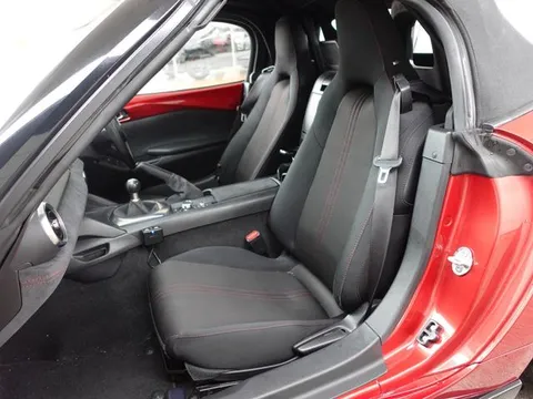 Mazda MX-5 (Roadster)