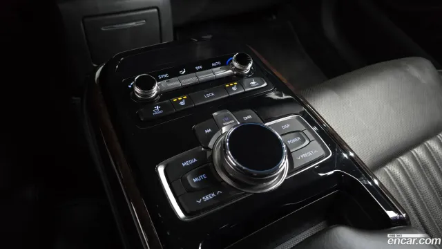 Genesis G90 (EQ900)