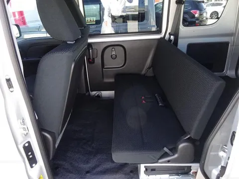 Nissan Clipper Van