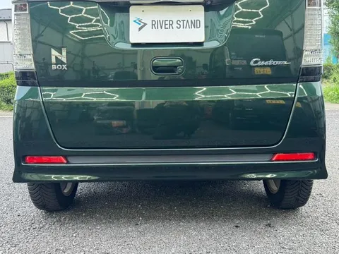 Honda N-BOX Custom