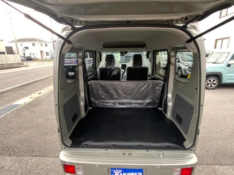 Nissan Clipper Van