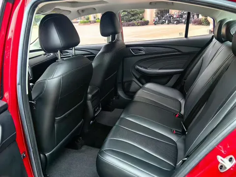 Roewe i5