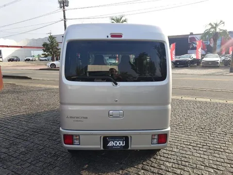 Mitsubishi Minicab Van
