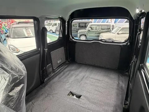 Nissan Clipper Van