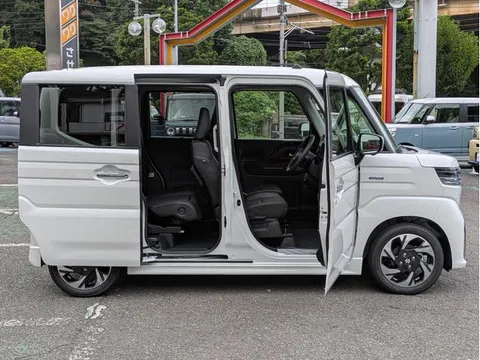 Suzuki Spacia Custom