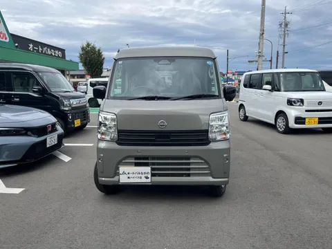 Nissan Clipper Van