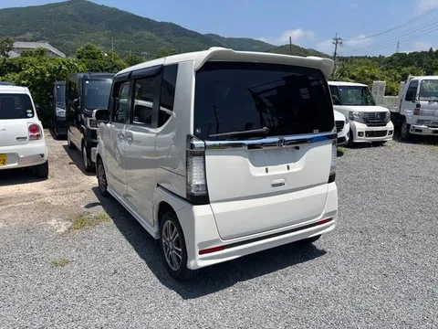 Honda N-BOX Custom