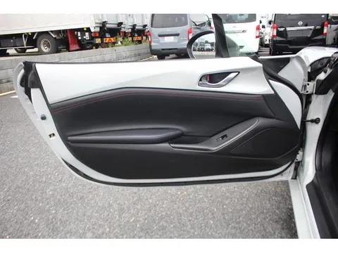 Mazda MX-5 (Roadster)