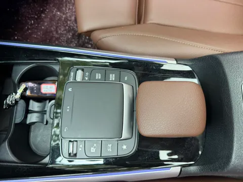 Mercedes-Benz Mercedes-Benz GLB