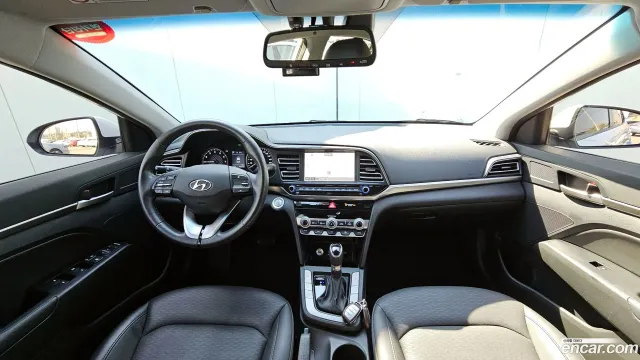 Hyundai Elantra (Avante)