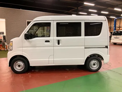 Nissan Clipper Van