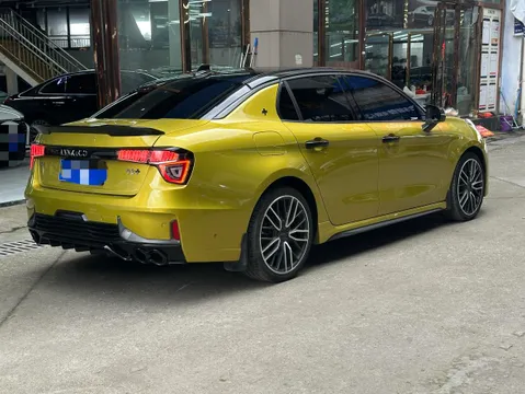 Lynk & Co 03