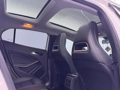 Mercedes-Benz Mercedes-Benz GLA