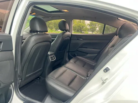 Hyundai Elantra (Avante)