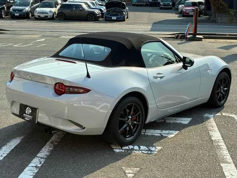 Mazda MX-5 (Roadster)