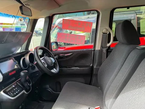 Honda N-BOX Custom