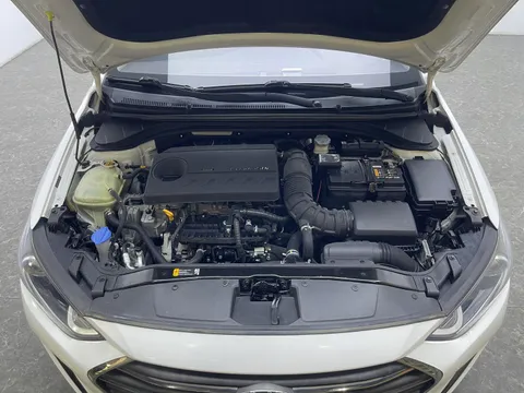 Hyundai Elantra (Avante)
