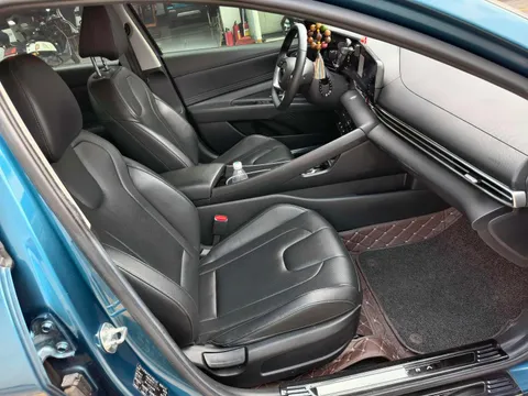 Hyundai Elantra (Avante)
