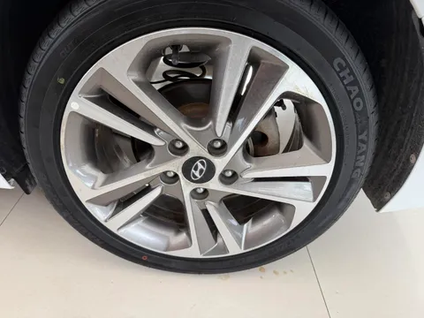 Hyundai Elantra (Avante)