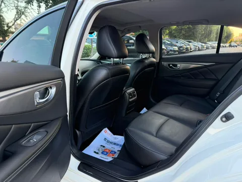 Infiniti Q50L