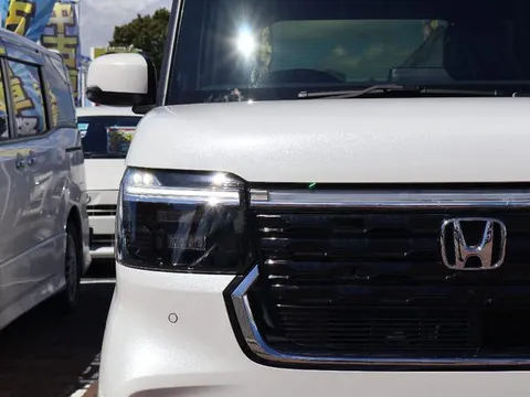 Honda N-BOX Custom