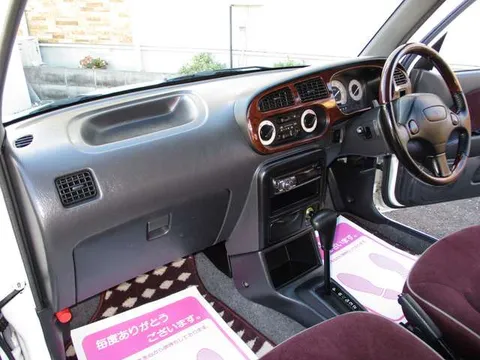 Daihatsu Mira Gino