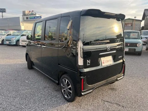 Honda N-BOX Custom