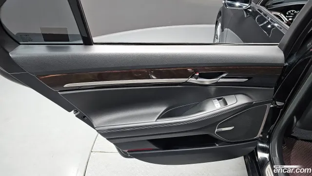 Genesis G90 (EQ900)