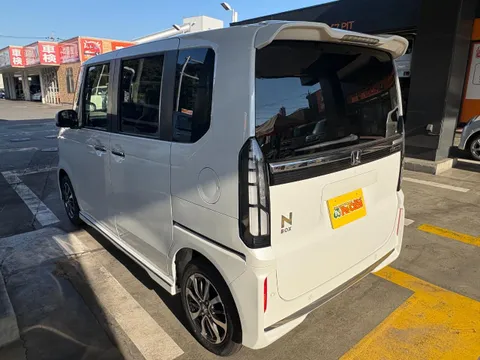 Honda N-BOX Custom