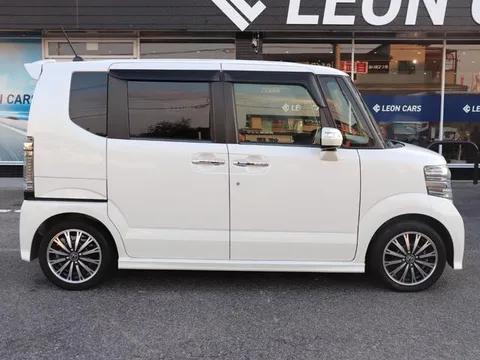 Honda N-BOX Custom