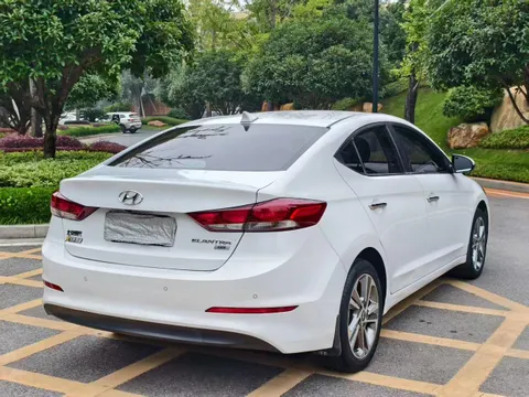 Hyundai Elantra (Avante)
