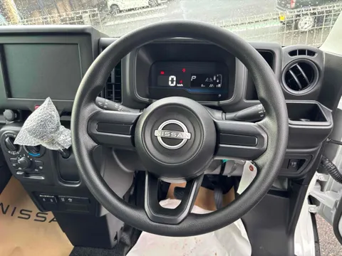 Nissan Clipper Van
