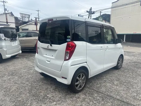 Mitsubishi eK Space