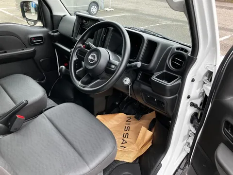 Nissan Clipper Van