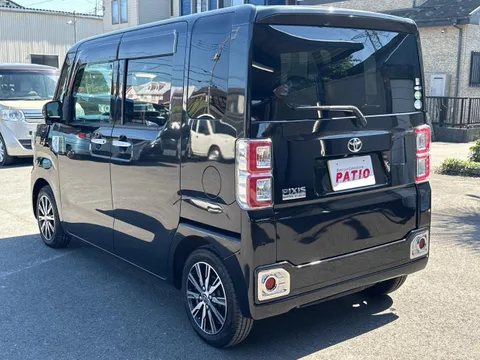 Toyota Pixis Mega