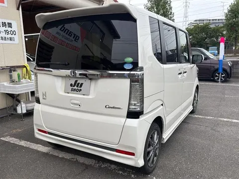 Honda N-BOX Custom