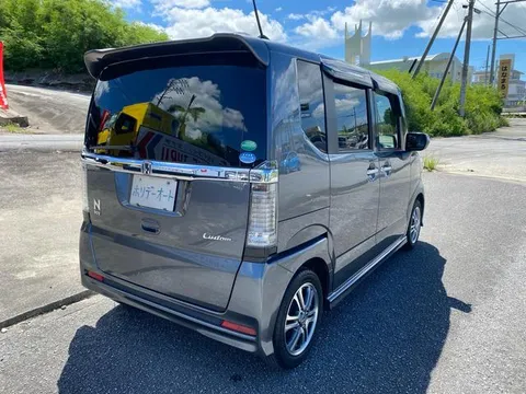 Honda N-BOX Custom