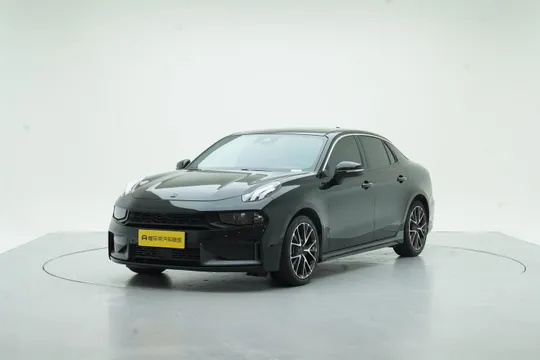 Lynk & Co 03