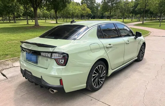 Lynk & Co 03