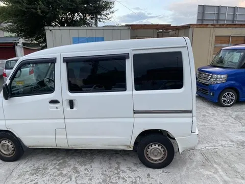 Nissan Clipper Van