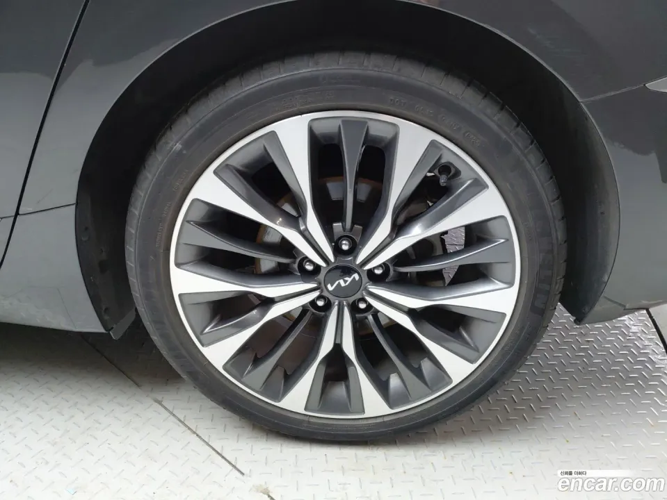 Kia K8