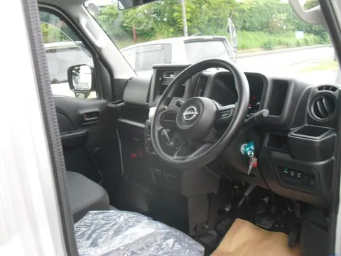 Nissan Clipper Van