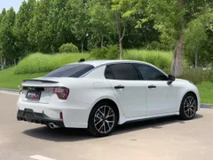 Lynk & Co 03