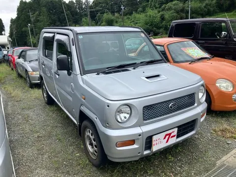 Daihatsu Naked
