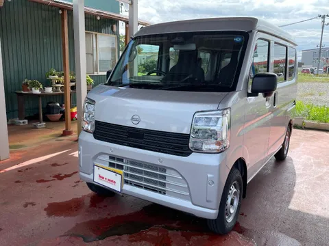 Nissan Clipper Van