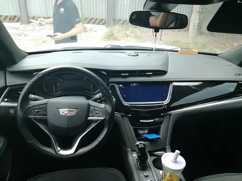 Cadillac XT6