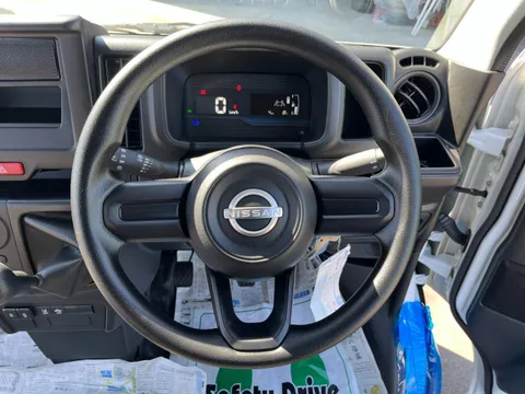 Nissan Clipper Van
