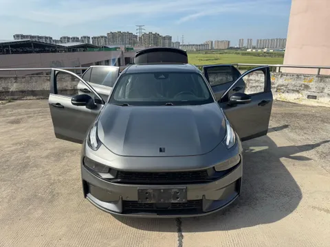Lynk & Co 03